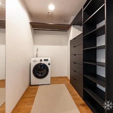 Cozy 1br Apartm Near Kadriorg With Balcony And Parking Apartamento